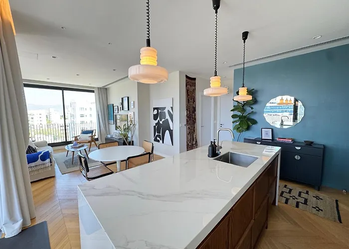 Penthouse Living In The Heart Of *