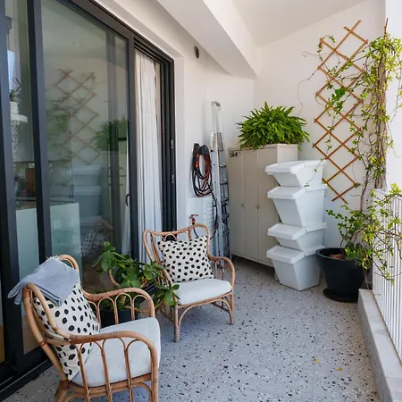 Wealthystays Downtown Penthouse , 7th Floor View Никосия