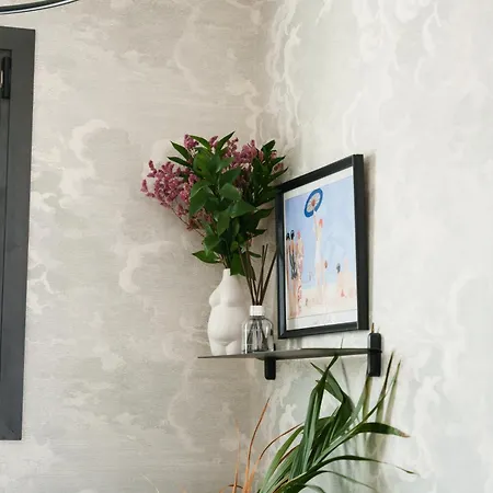 Wealthystays Downtown Penthouse , 7th Floor View Никосия