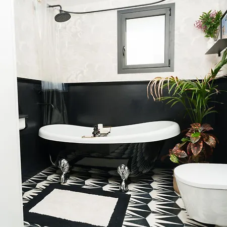 Wealthystays Downtown Penthouse * Никосия