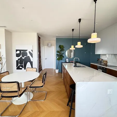 Wealthystays Downtown Penthouse Daire Lefkoşa