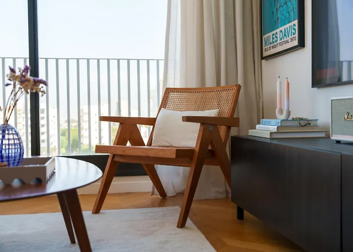 Penthouse Living In The Heart Of