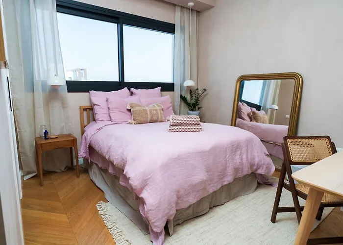 Penthouse Living In The Heart Of Apartment